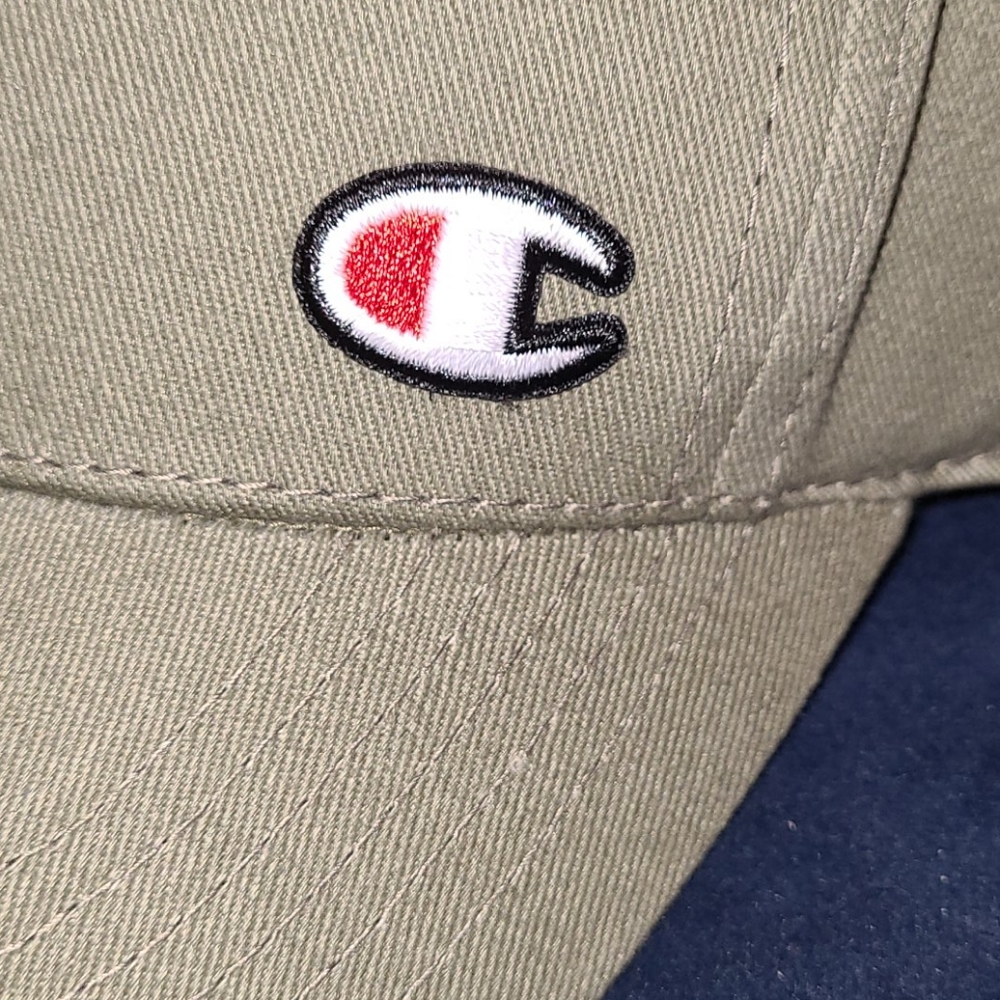 New Champion ๐ Classic twill logo hat - Picture 2 of 10